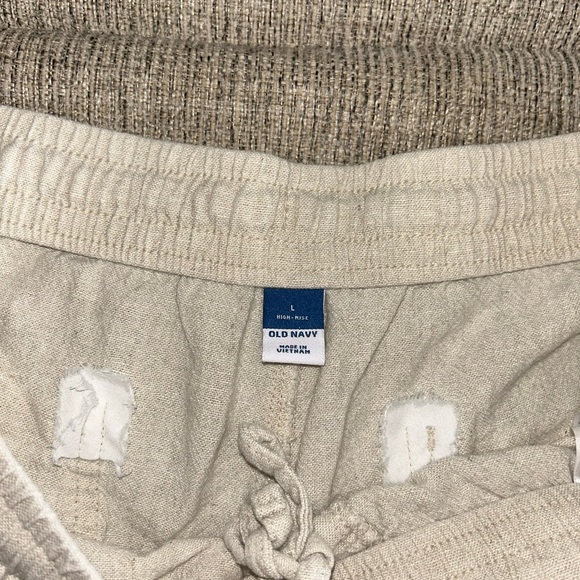Old Navy Women's cream Shorts - Picture 3 of 5